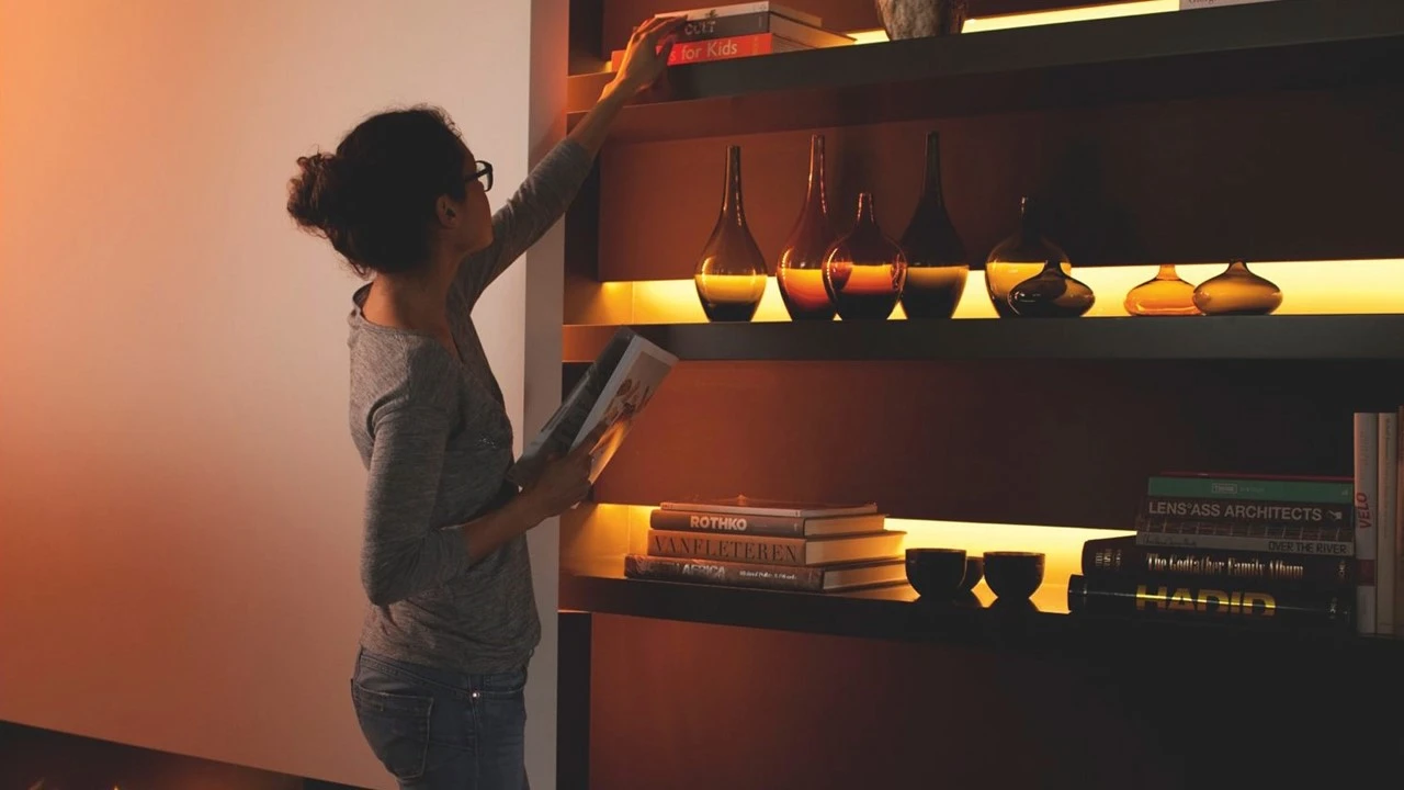 Verlichting Philips Hue Lightstrip Plus 2 Meter 5 Verlichting Philips Hue Lightstrip Plus 2 Meter - Afbeelding 3